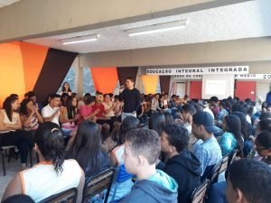 roda de conversa com os 90 jovens participantes do projeto Futuro do Rio Doce em 2019