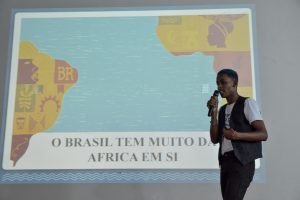 apresentação de jovem participante do projeto Futuro do Rio Doce para banca avaliadora